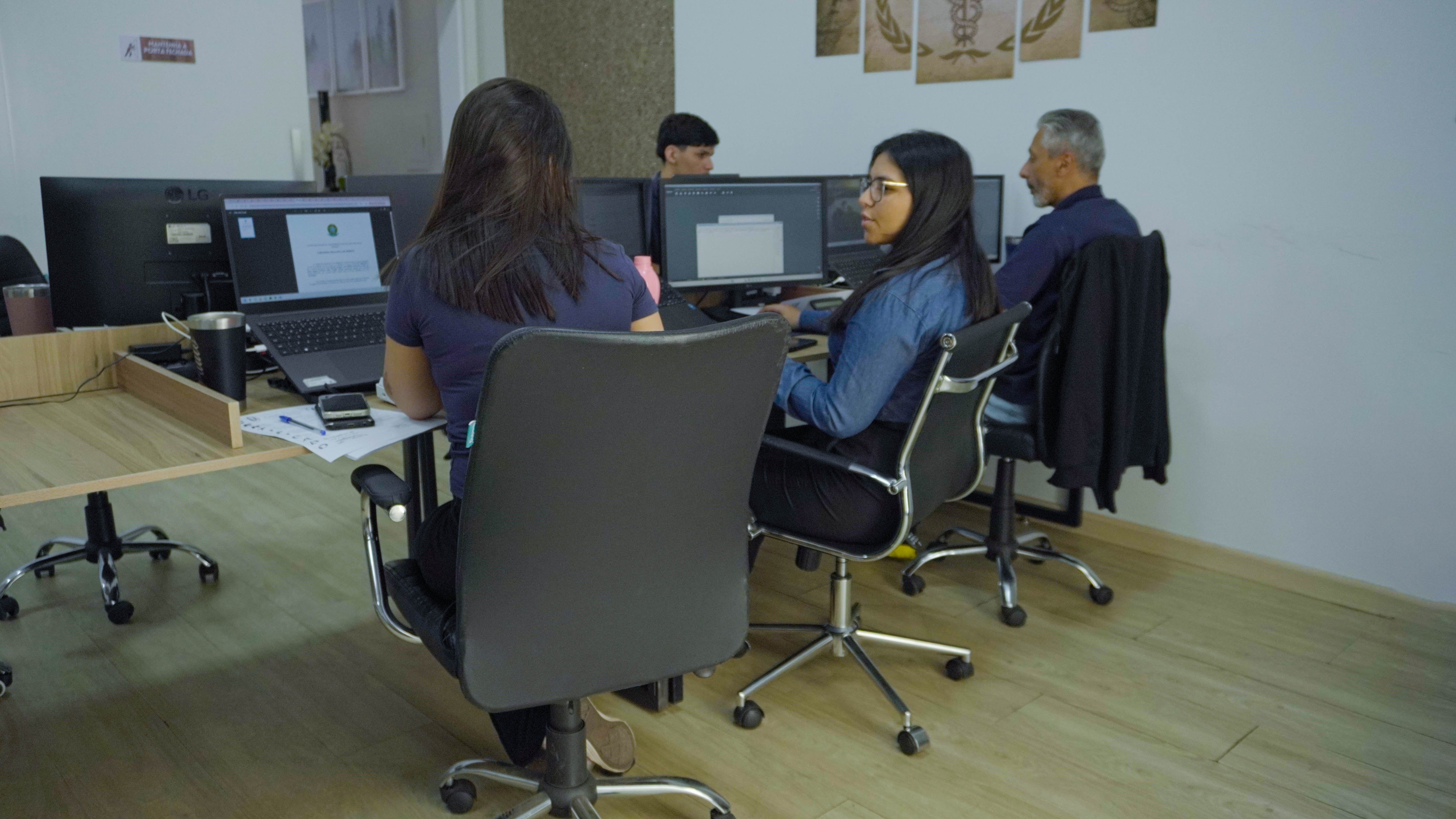 Equipe KBM em reunião