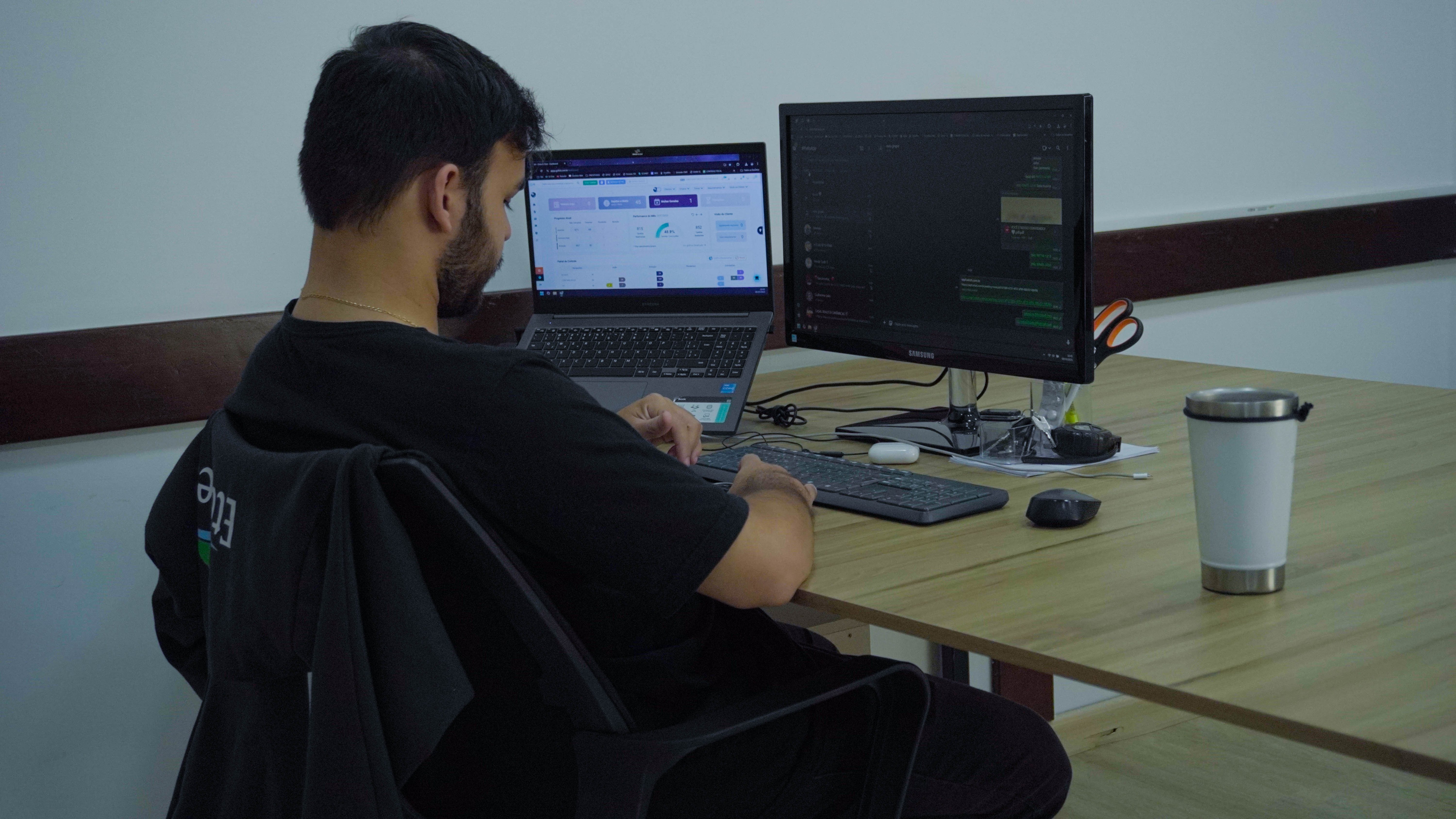 Profissional KBM trabalhando