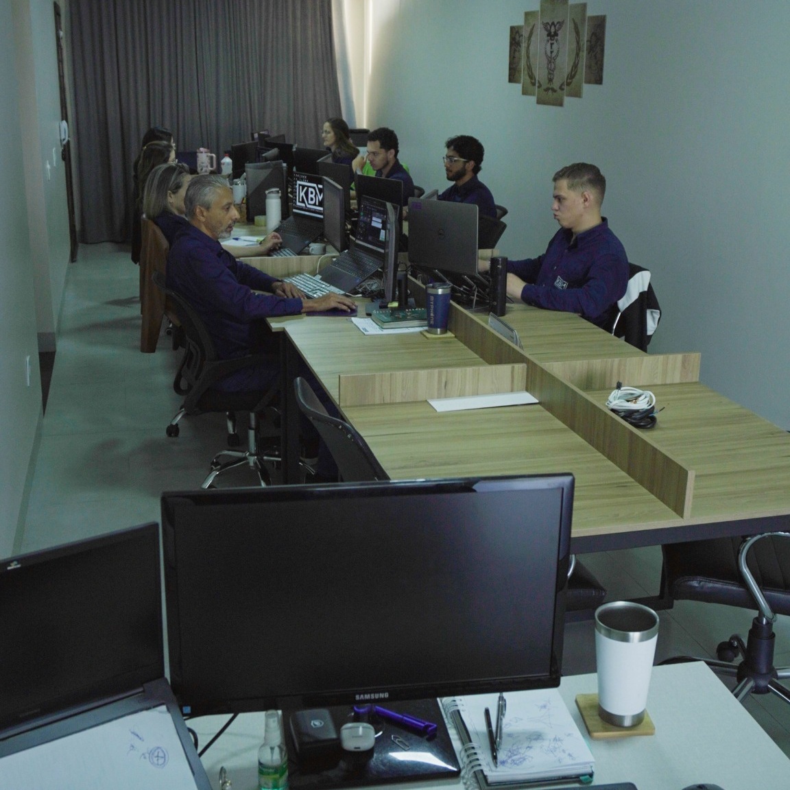 Profissional KBM trabalhando